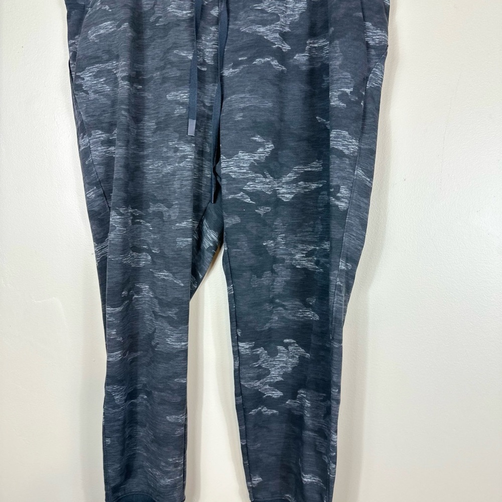 Athletic xxxlarge. 22 20-1/2 w 12-1/2 rise. Inseam 27-1/2 like new camo grey - Picture 2 of 6